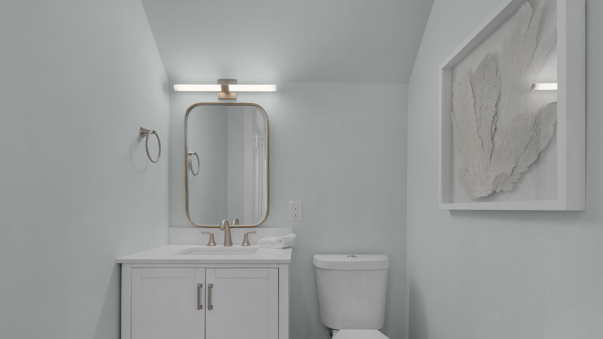 Resting Beach Face Half Bathroom