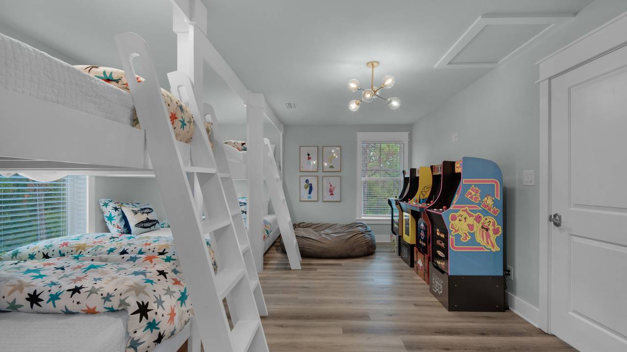 Resting Beach Face 3rd Floor Bunk Room and Arcade Room Resting Beach Face 3rd Floor Bunk Room and Arcade Room