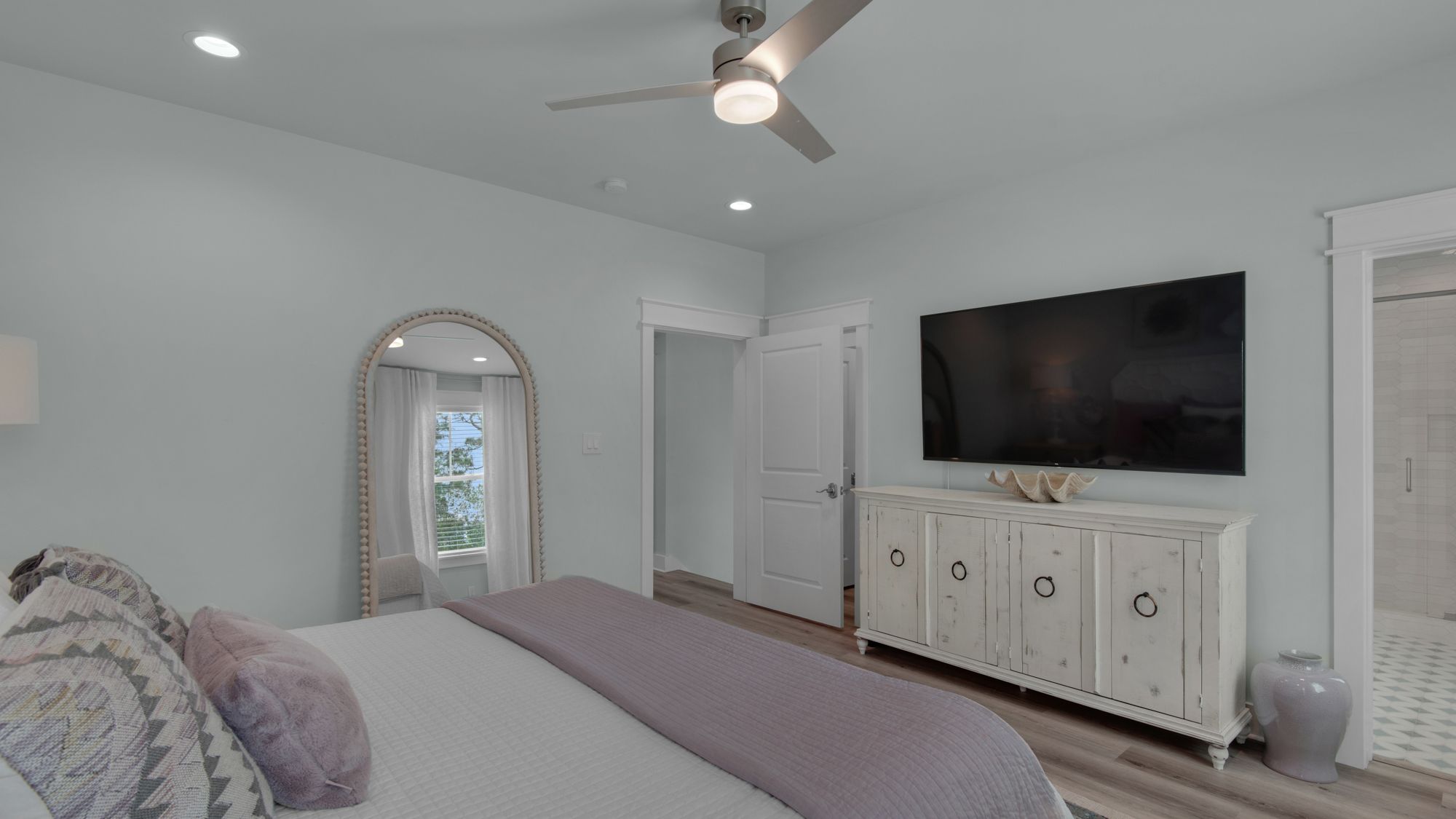 Resting Beach Face 2nd Floor King Bedroom