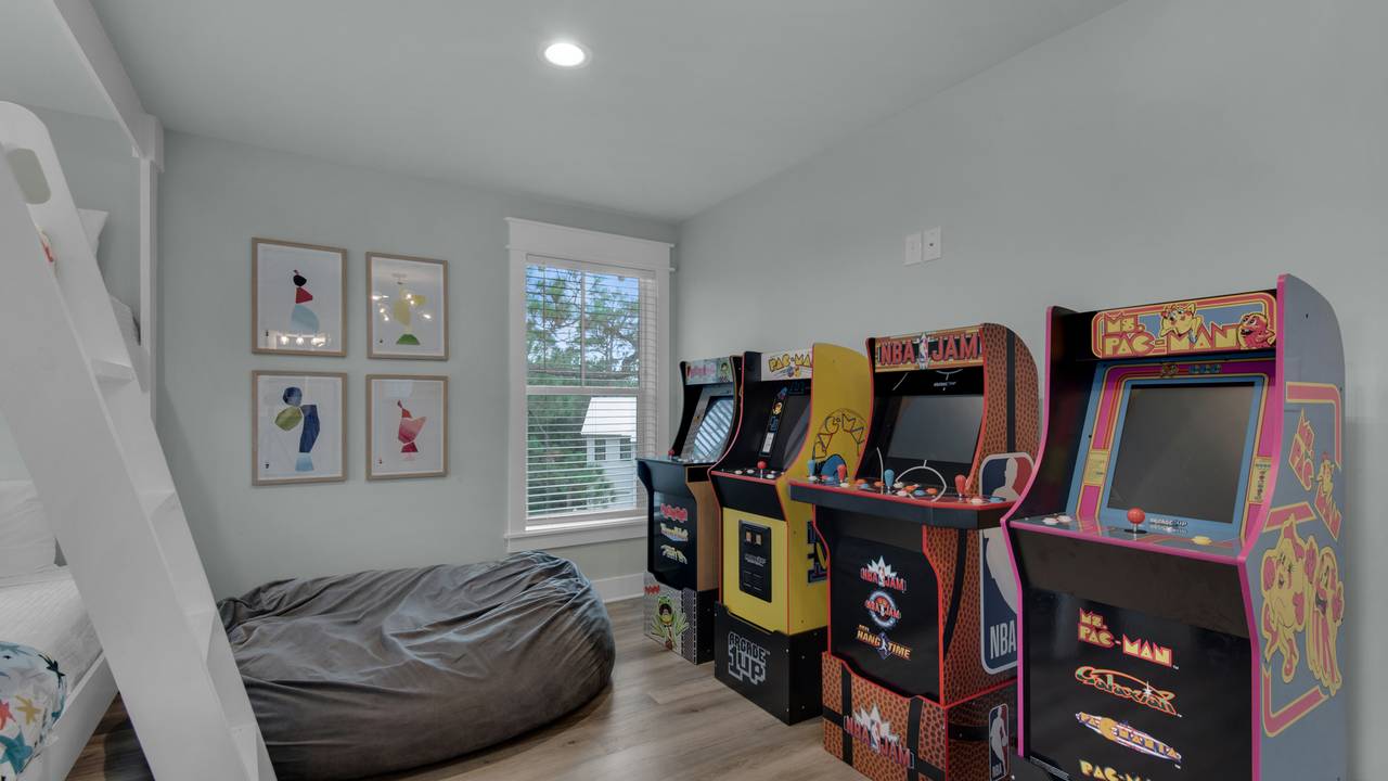 Resting Beach Face 3rd Floor Bunk Room and Arcade Room Resting Beach Face 3rd Floor Bunk Room and Arcade Room