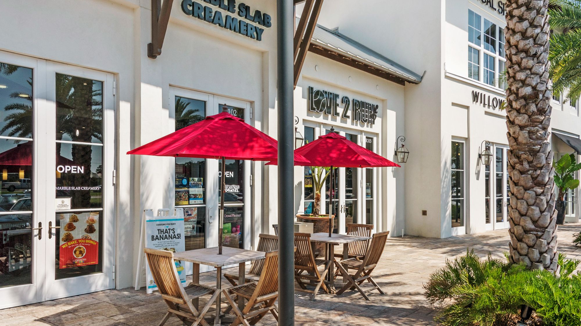 30Avenue Grounds &  Amenities