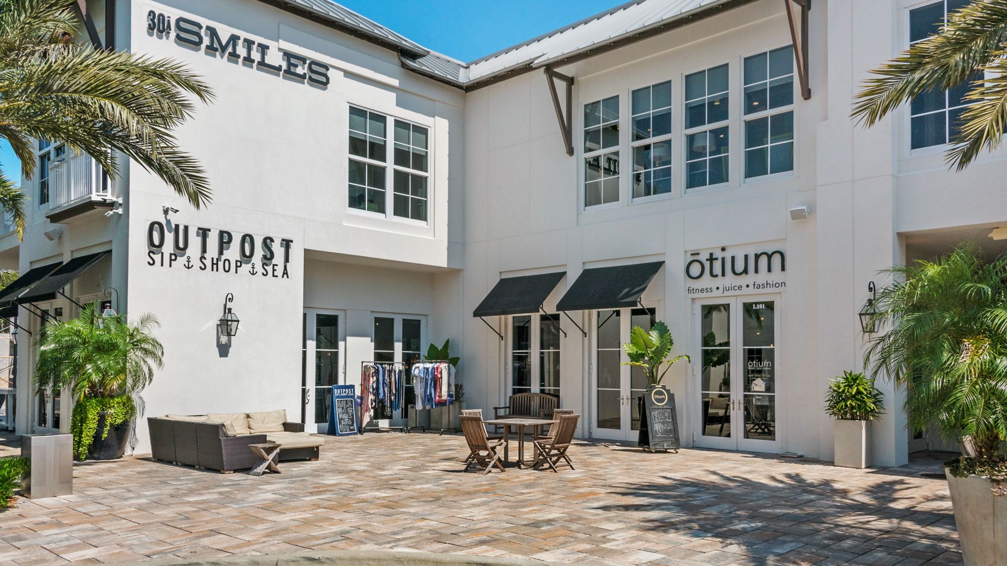 30Avenue Grounds &  Amenities