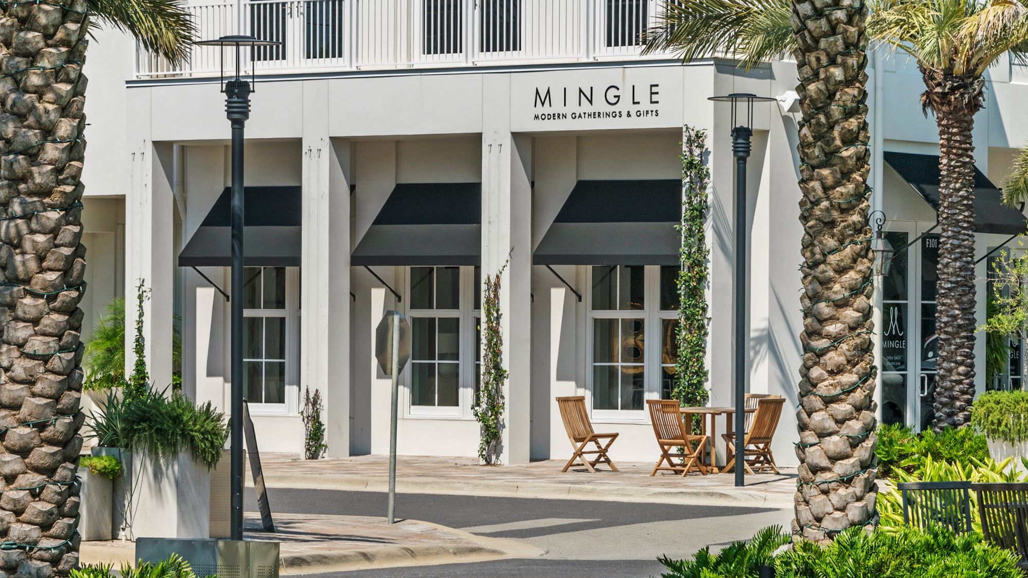 30Avenue Grounds &  Amenities