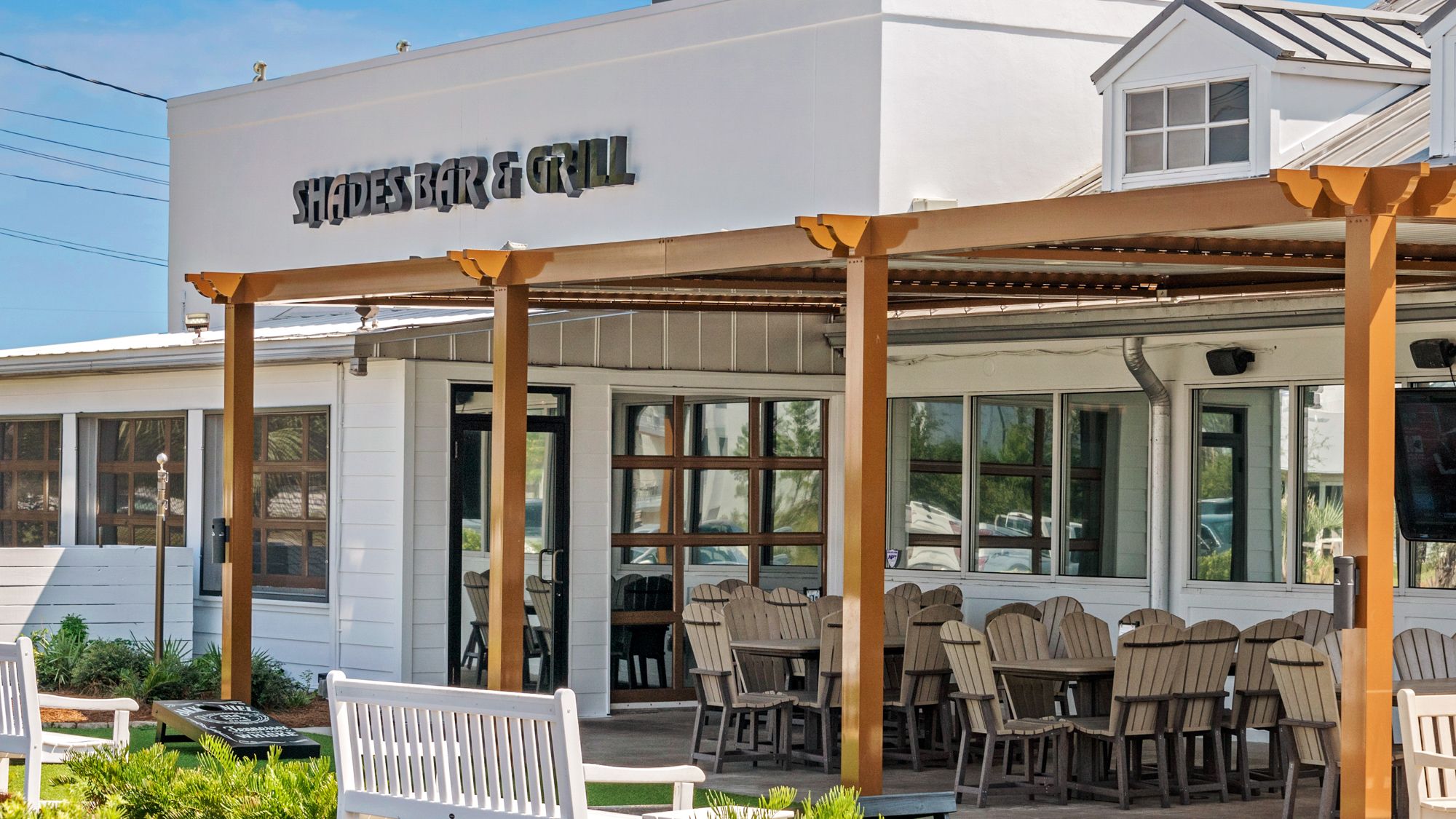 30Avenue Grounds &  Amenities