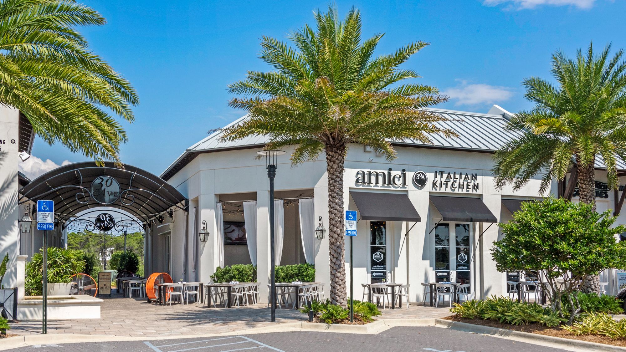 30Avenue Grounds &  Amenities