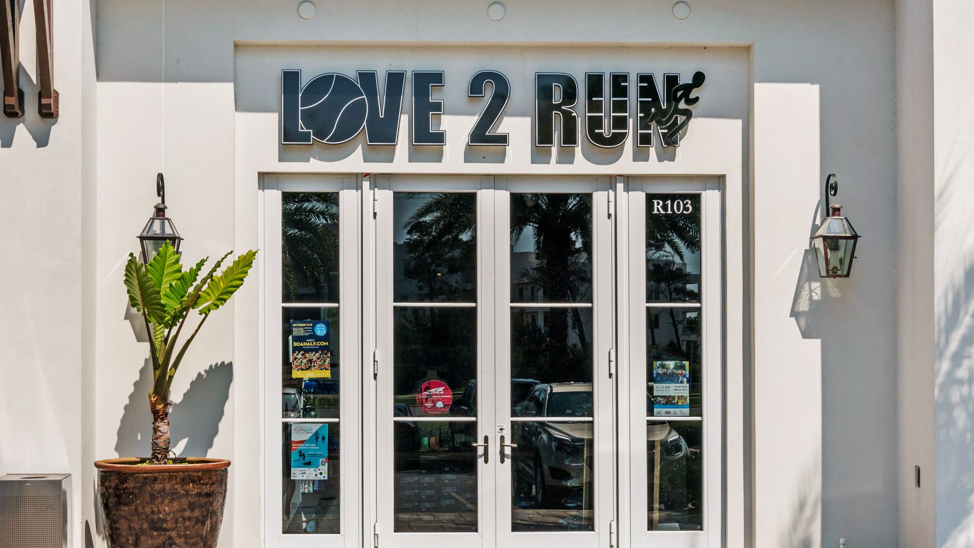 30Avenue Grounds &  Amenities