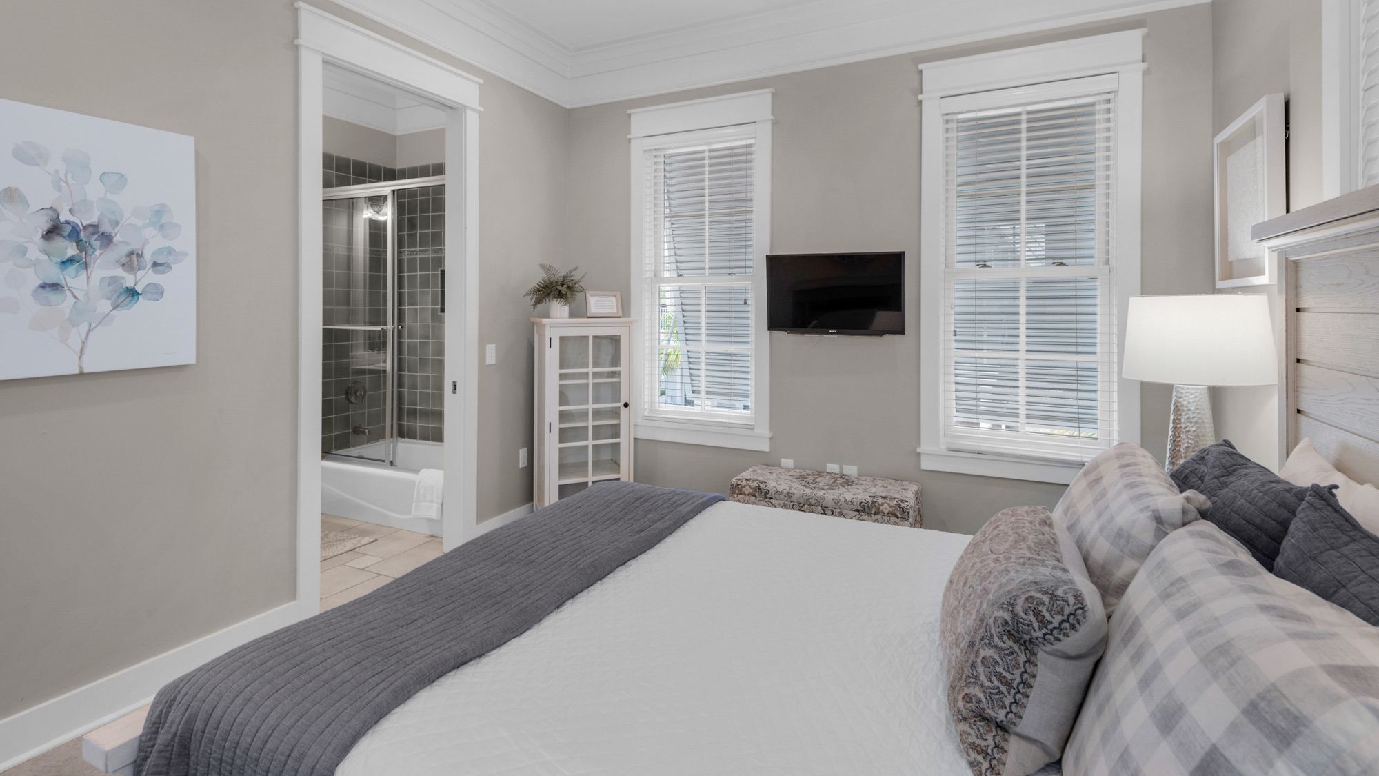 Walking on Sunshine 2nd Floor Queen Bedroom