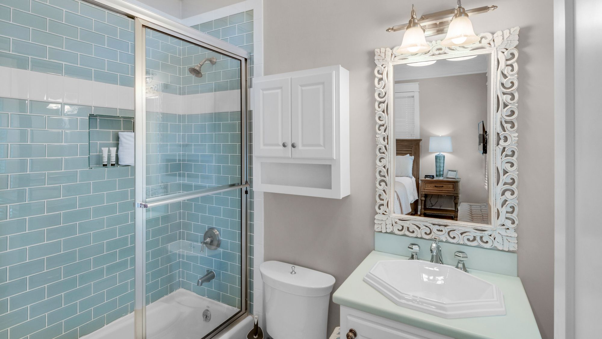 Walking on Sunshine 1st Floor Private Bathroom