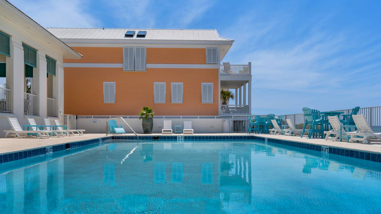 Beach Club & Pool Beach Club & Pool