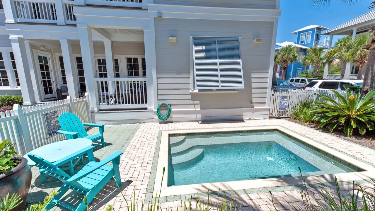 Walking on Sunshine Splash Pool Walking on Sunshine Splash Pool