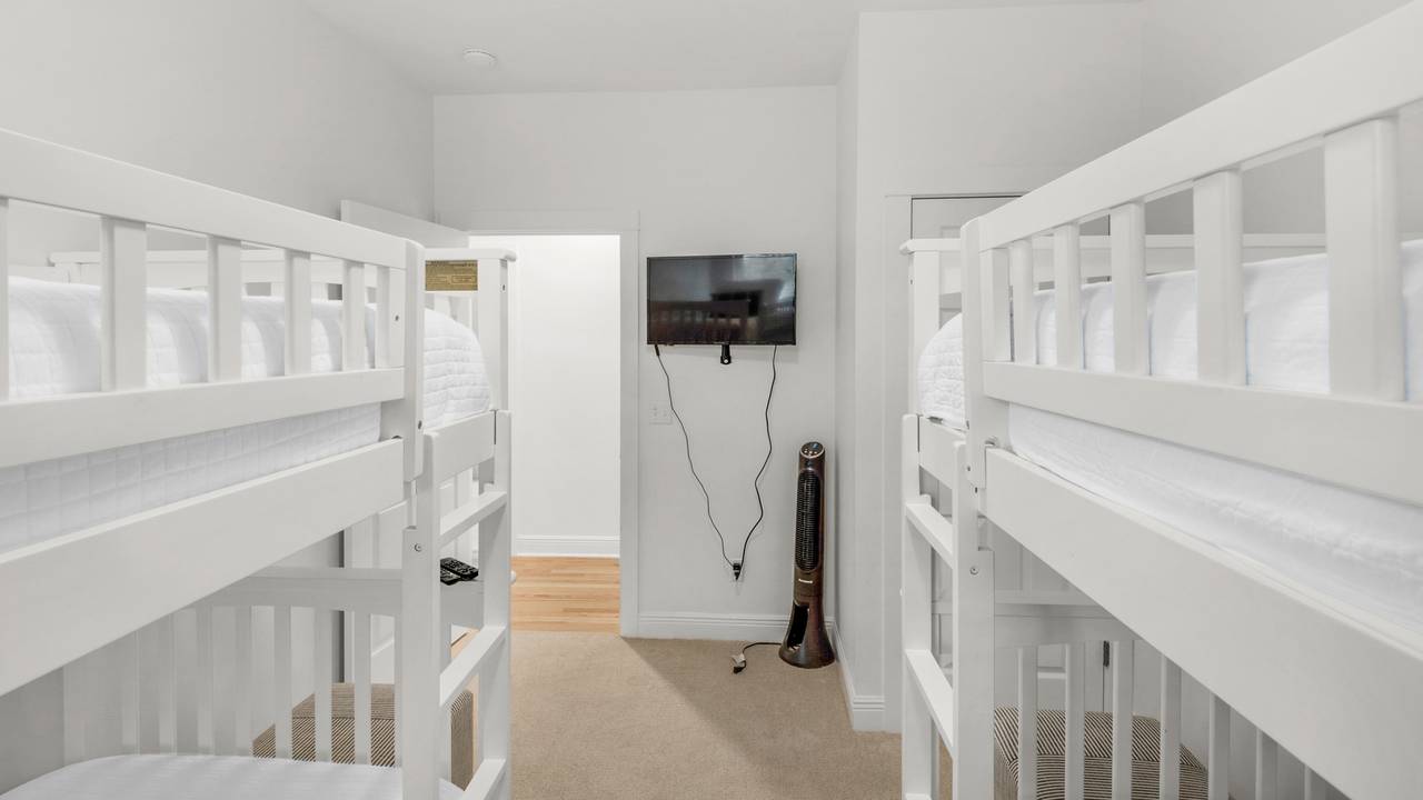 Grateful By The Sea Bunkroom Grateful By The Sea Bunkroom