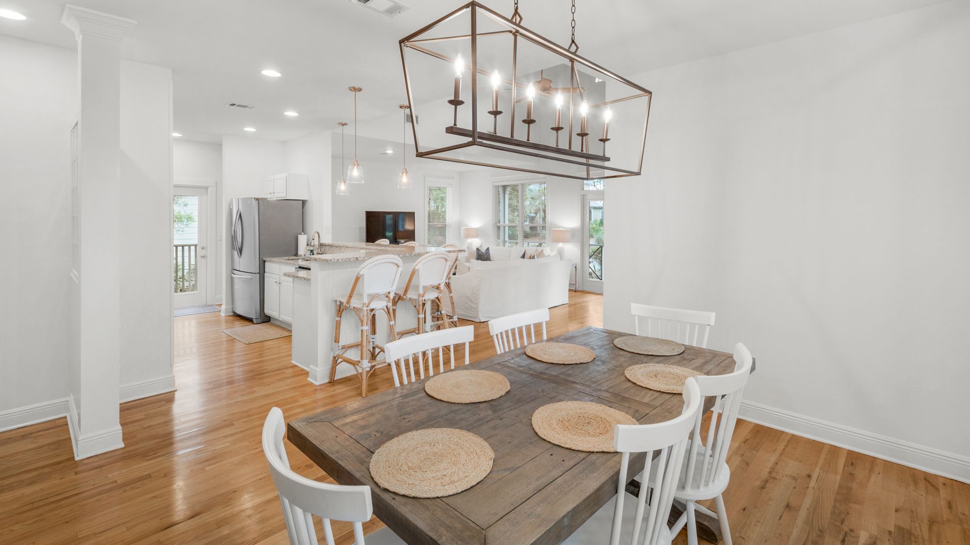 Grateful By The Sea Dining Area