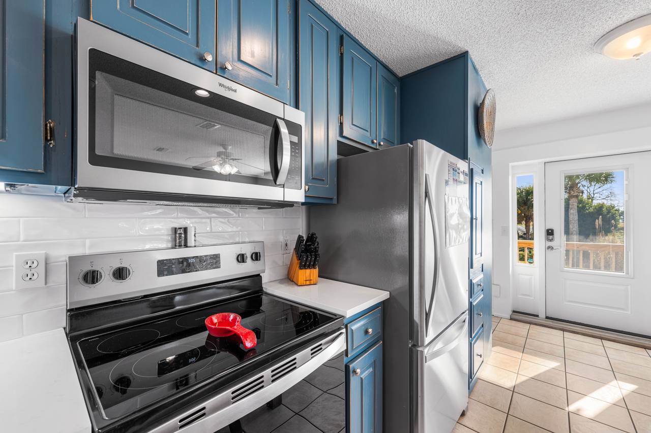 Leo_s Hideaway - Kitchen area Leo_s Hideaway - Kitchen area