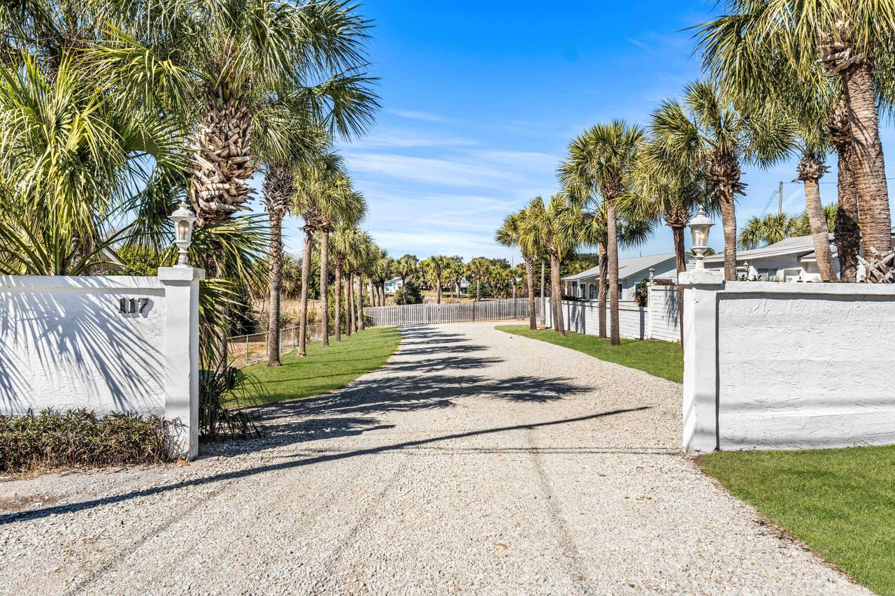 Leo_s Hideaway Leo_s Hideaway