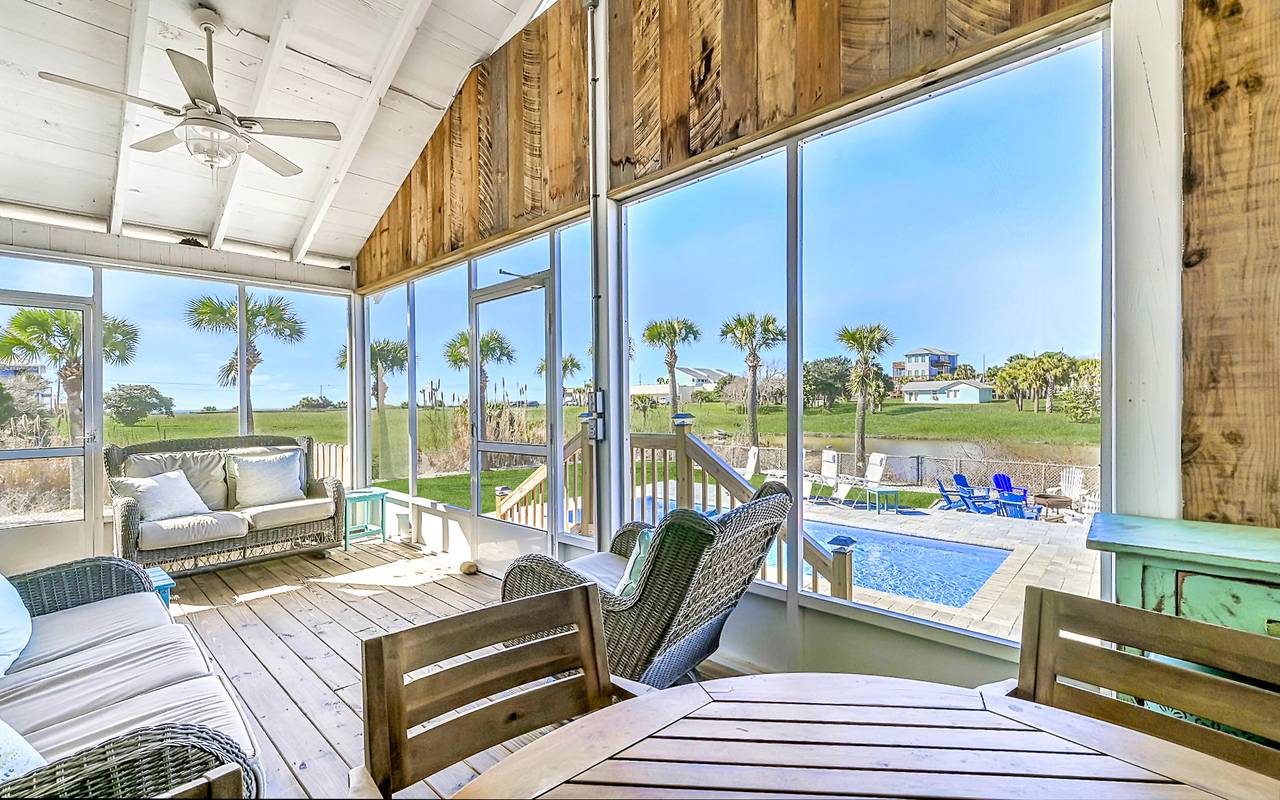 Leo's Hideaway Back Patio Leo's Hideaway Back Patio