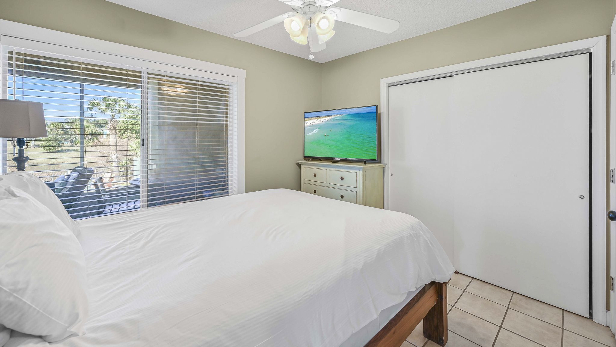 Leo's Hideaway King Bedroom