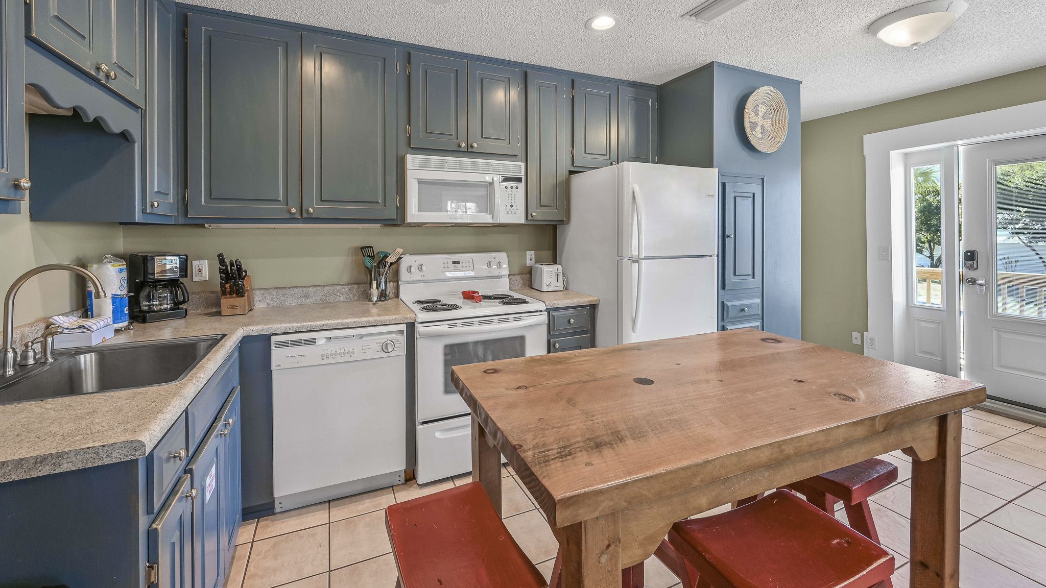 Leos Hideaway Kitchen