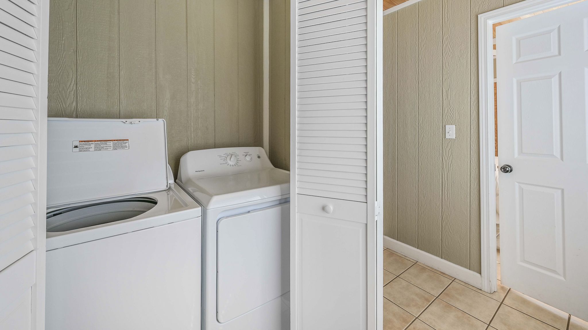 Leo's Hideaway Laundry