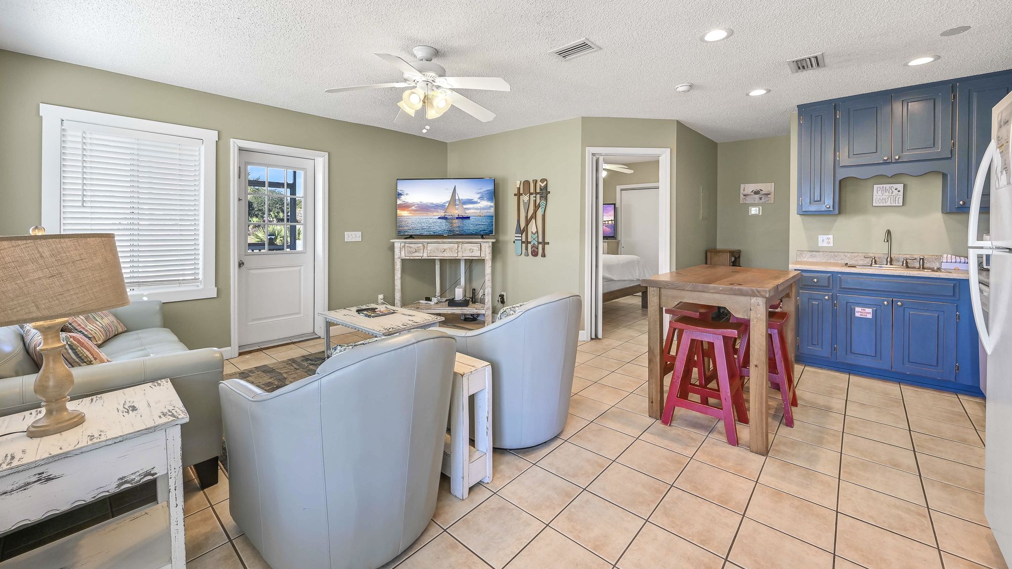 Leo's Hideaway Main Area