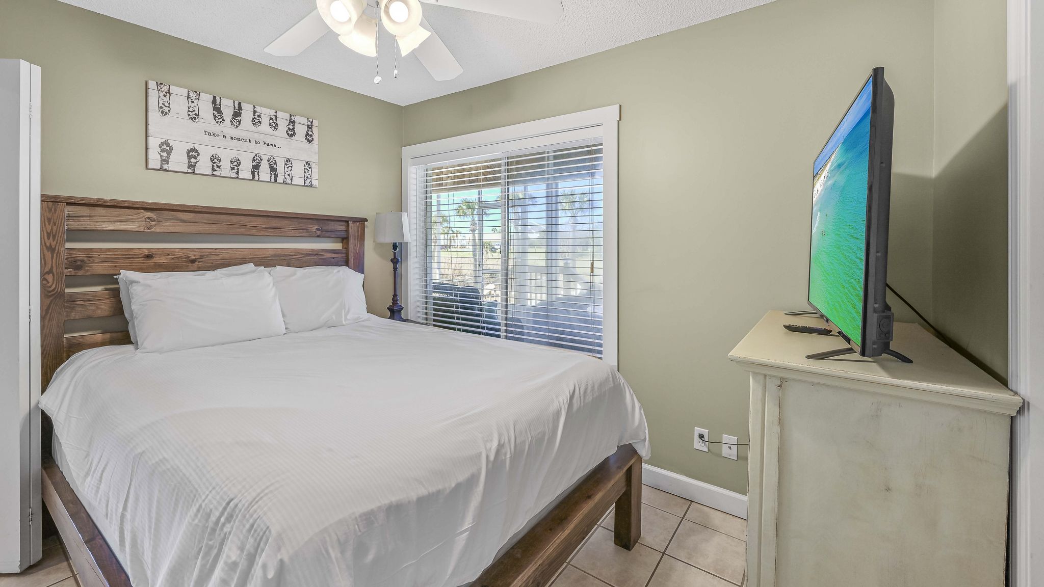 Leo's Hideaway King Bedroom