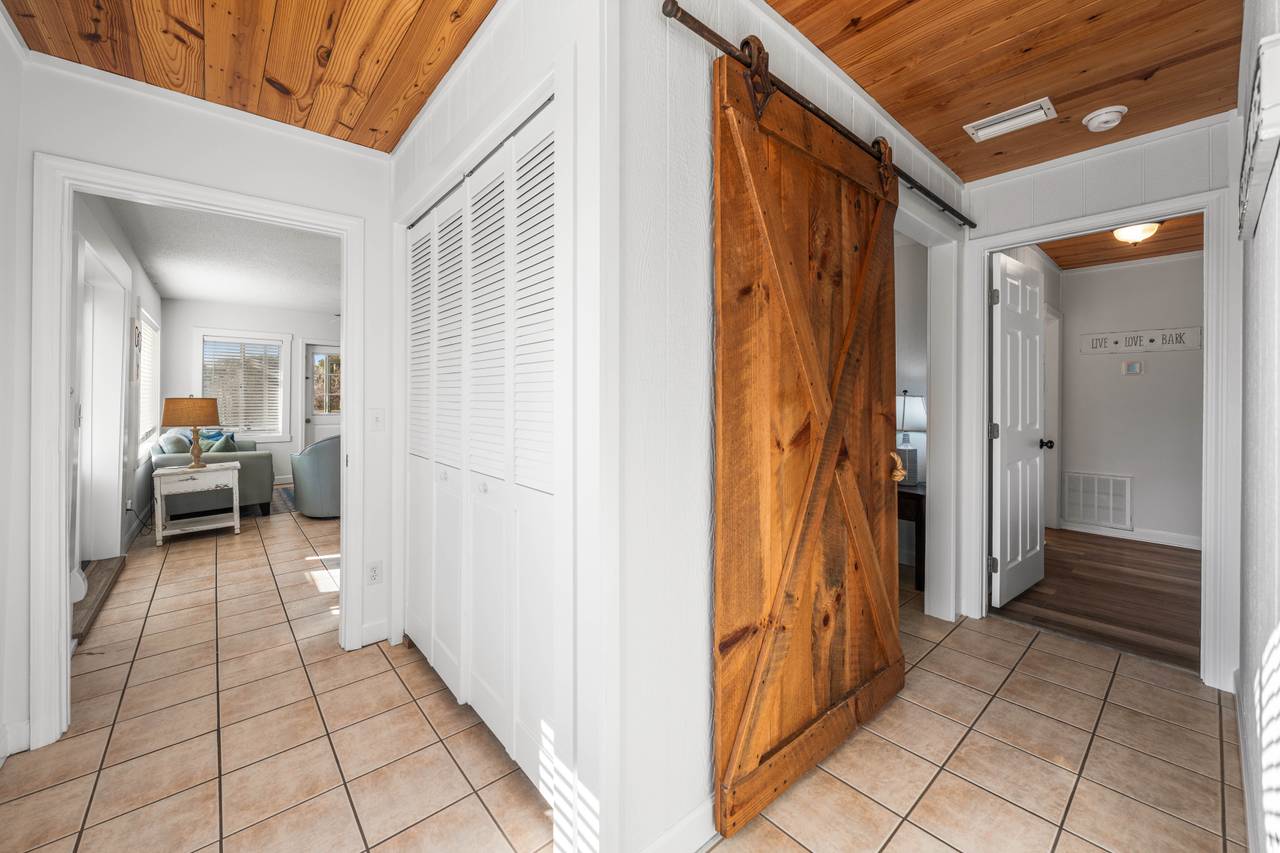 Leo_s Hideaway Leo_s Hideaway