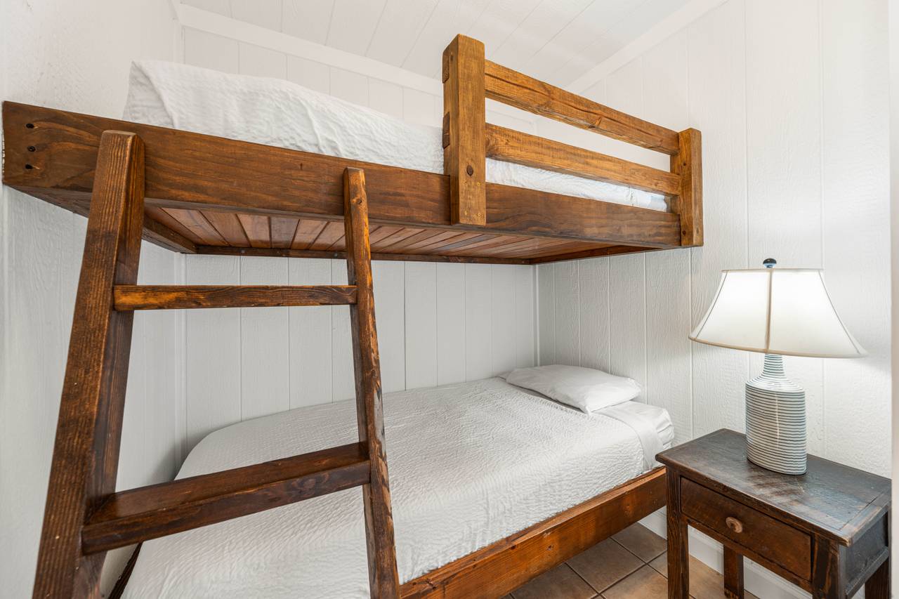 Leo_s Hideaway - Bunk Room Leo_s Hideaway - Bunk Room