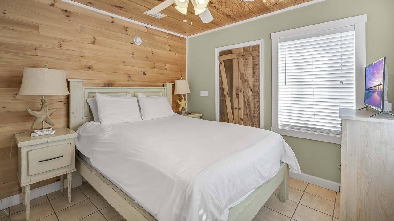 Leo's Hideaway Queen Bedroom Leo's Hideaway Queen Bedroom