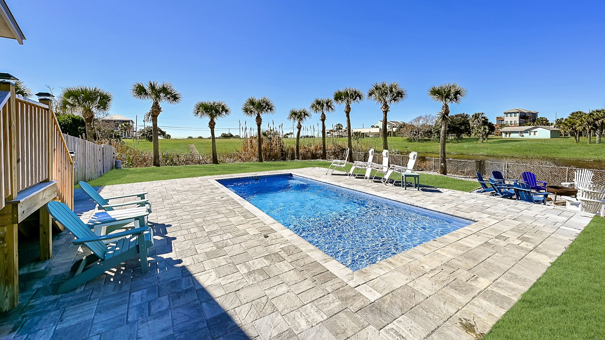 Leo's Hideaway Backyard and Pool