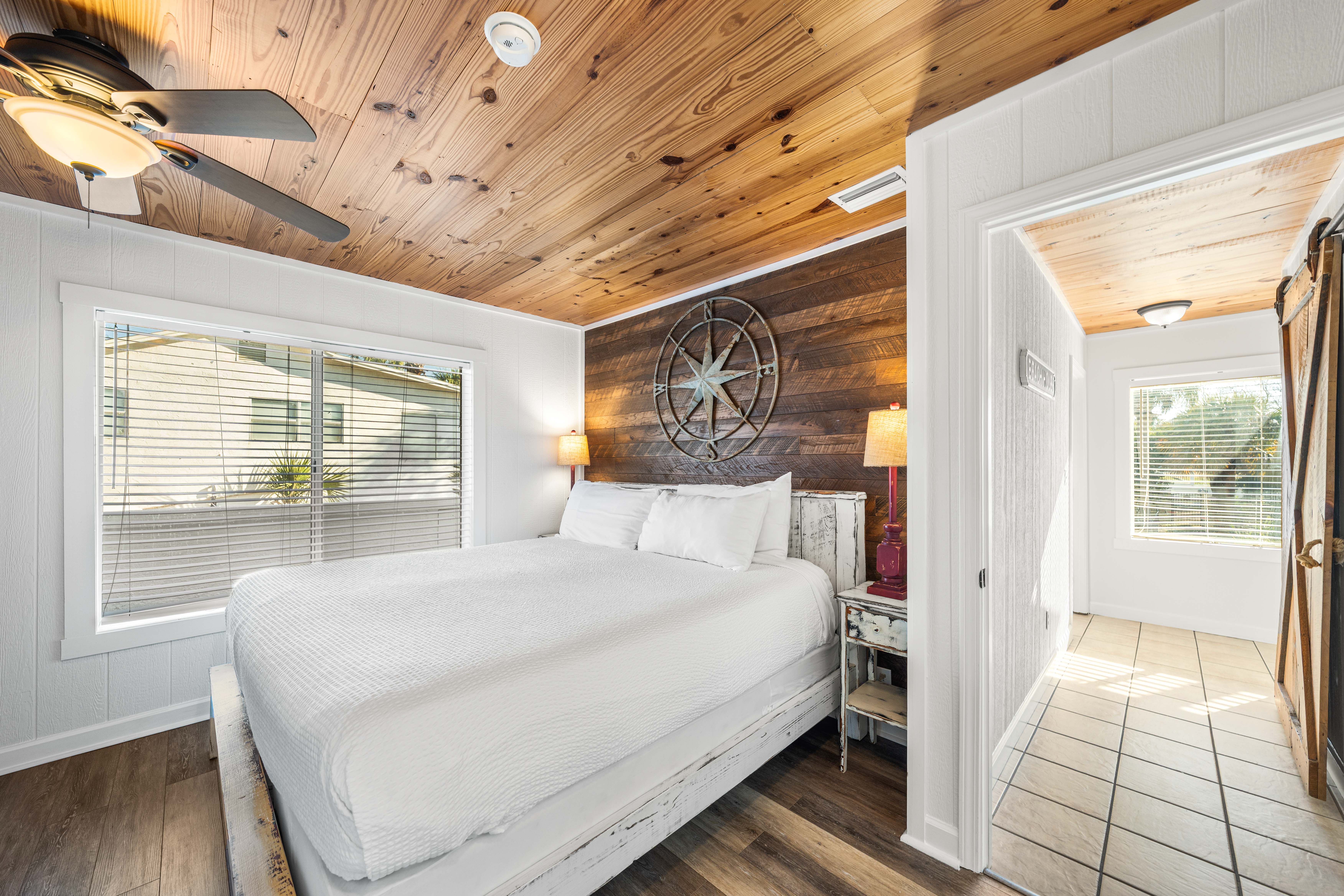 Leo_s Hideaway - Queen bedroom 2