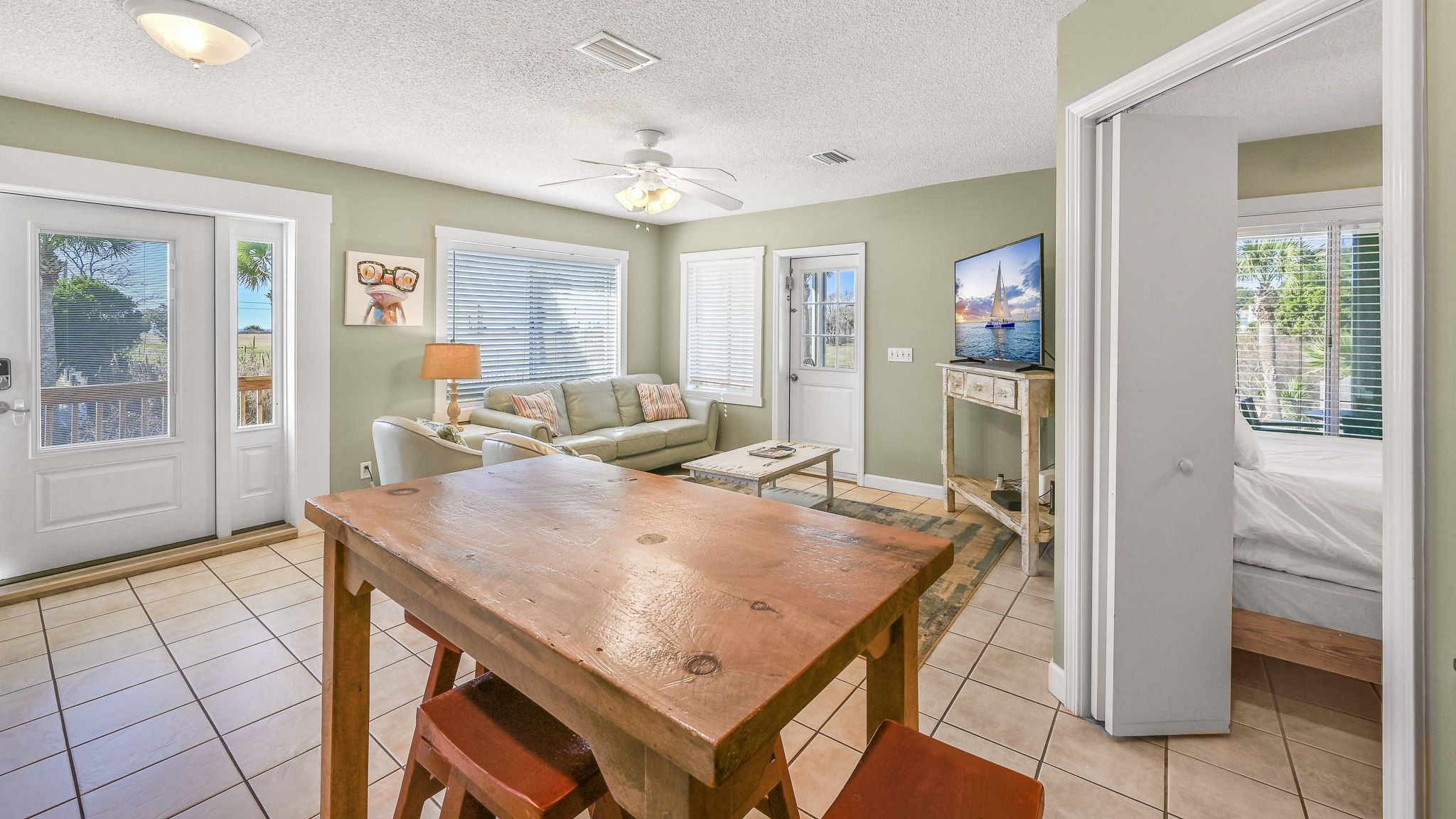 Leo's Hideaway Dining Area