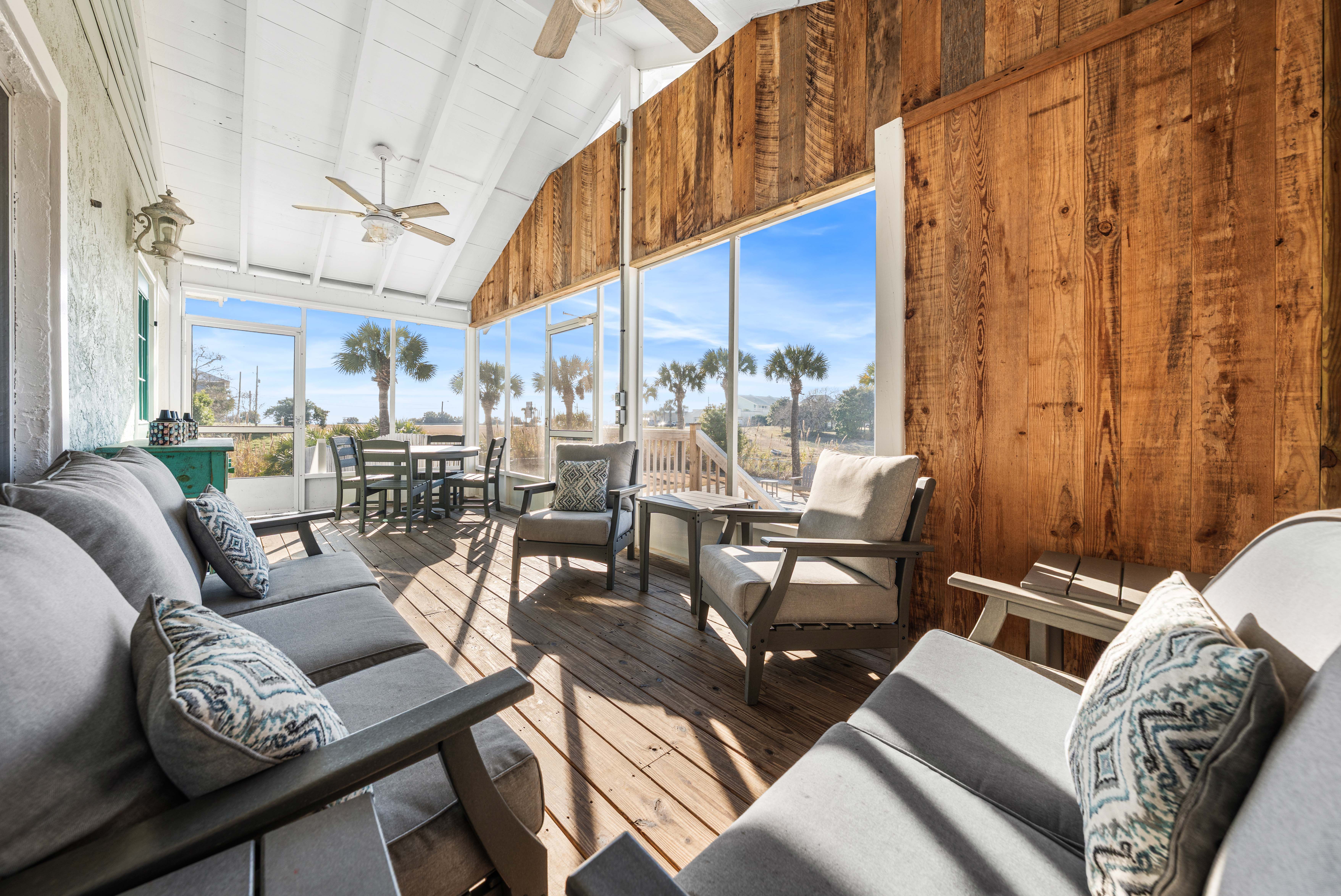 Leo_s Hideaway - Screened-in Porch