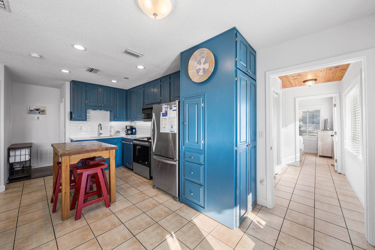 Leo_s Hideaway Leo_s Hideaway