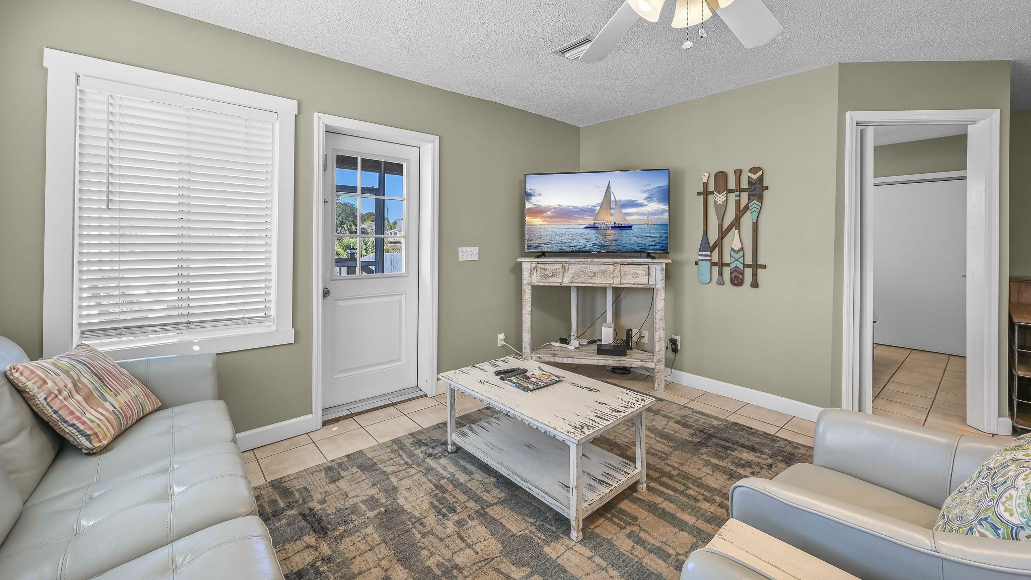 Leo's Hideaway Living Area