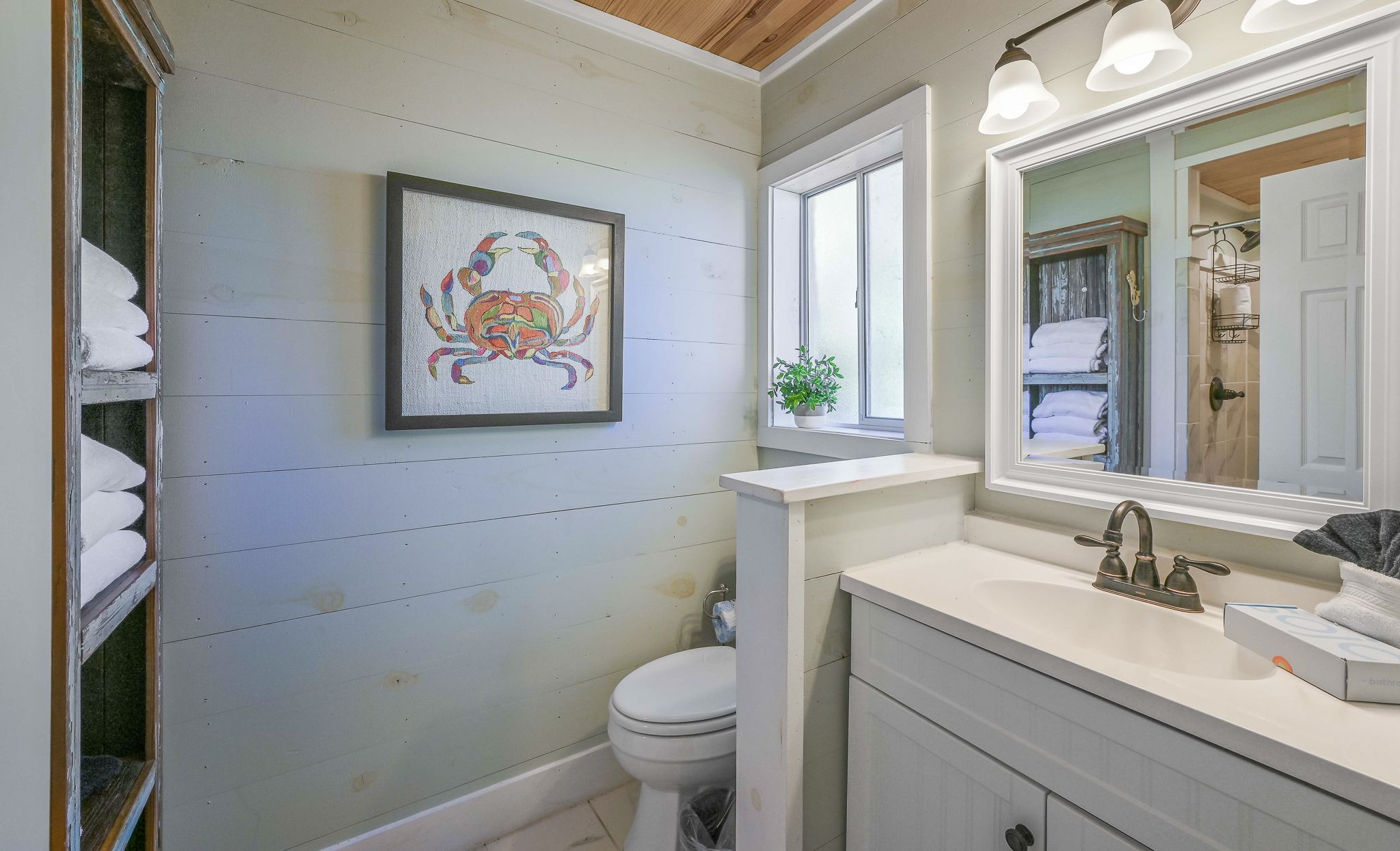 Leo's Hideaway Bathroom