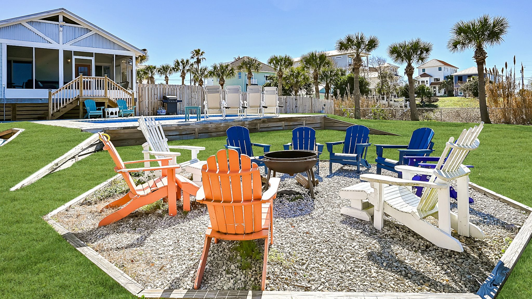 Leo's Hideaway Backyard