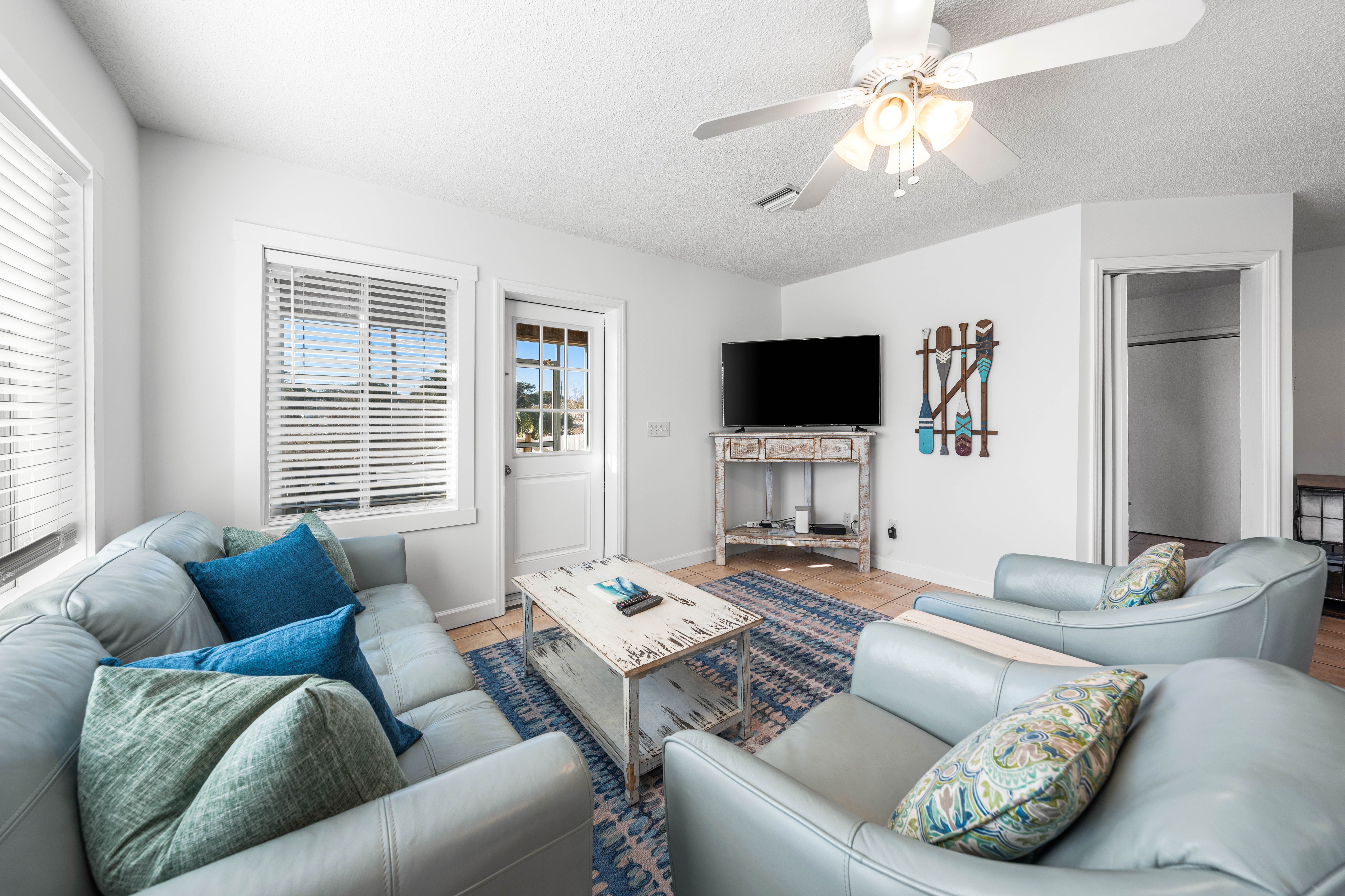 Leo_s Hideaway - Living area