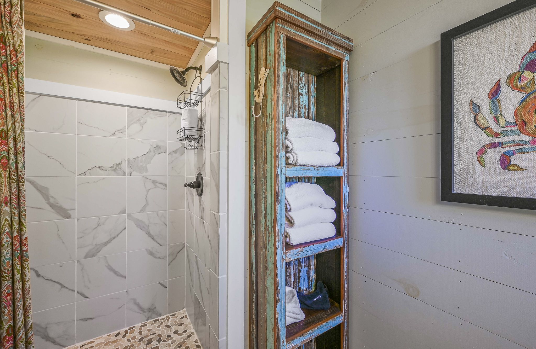 Leo's Hideaway Bathroom