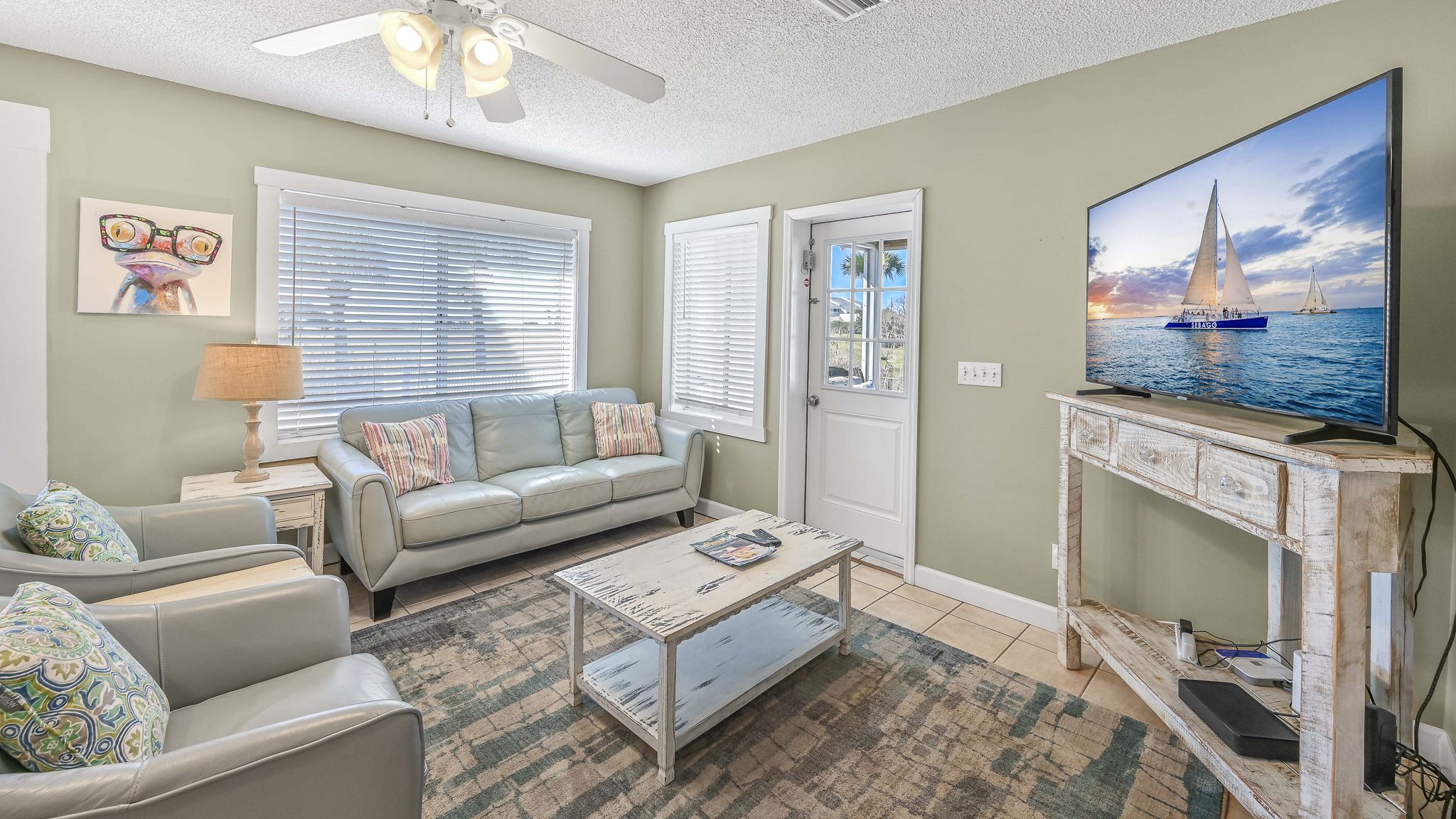 Leo's Hideaway Living Area