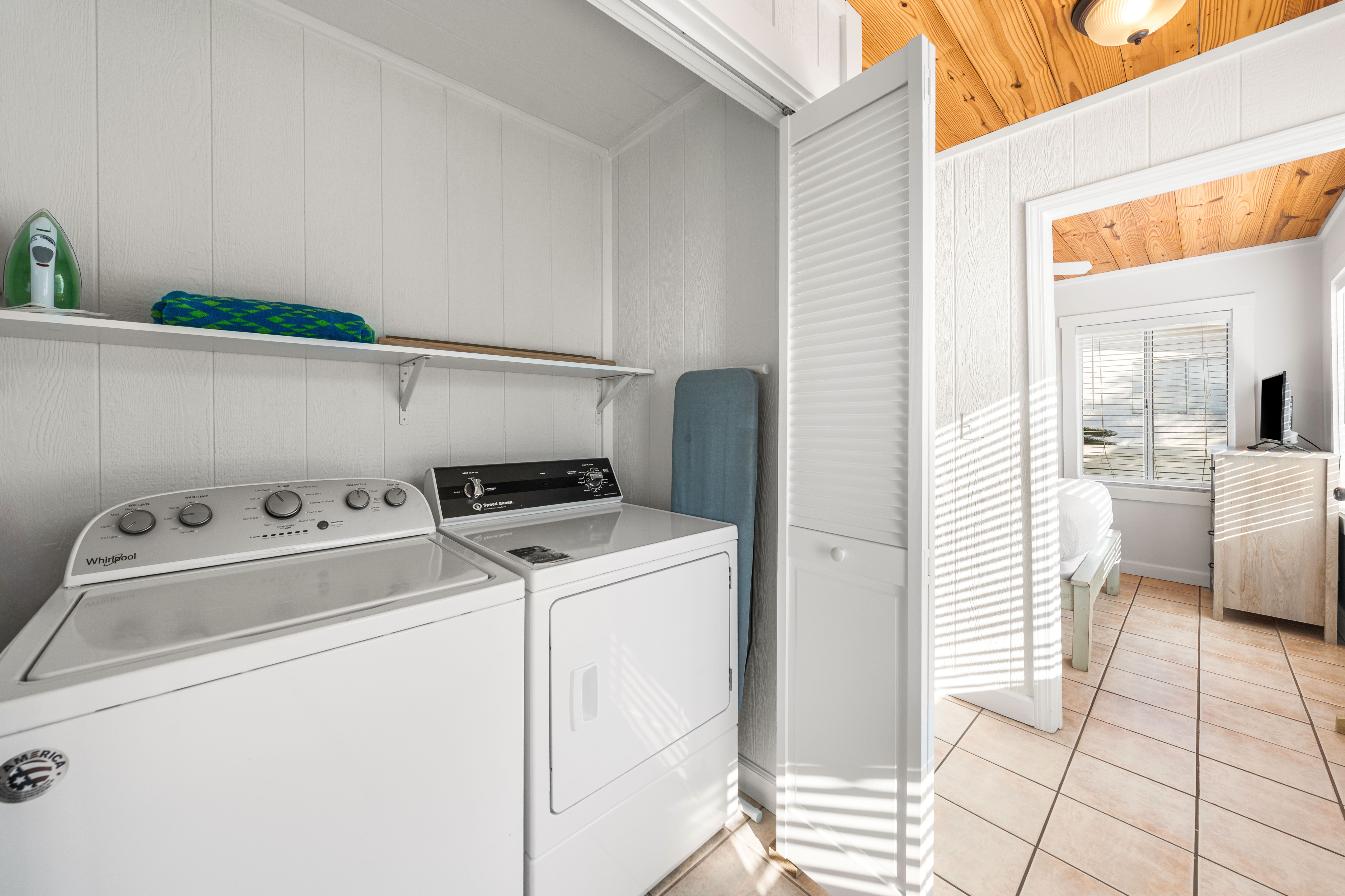 Leo_s Hideaway - Washer & Dryer