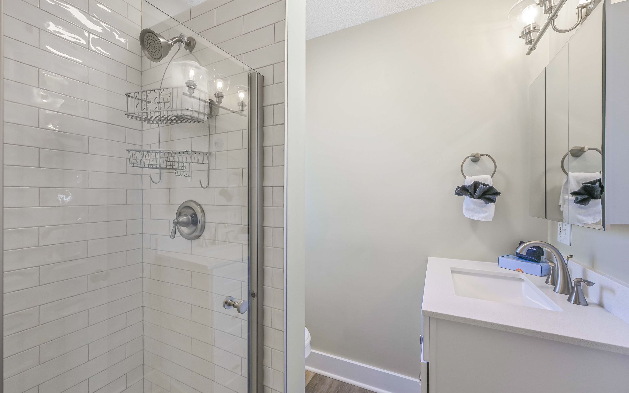 Leo's Hideaway Private Bathroom