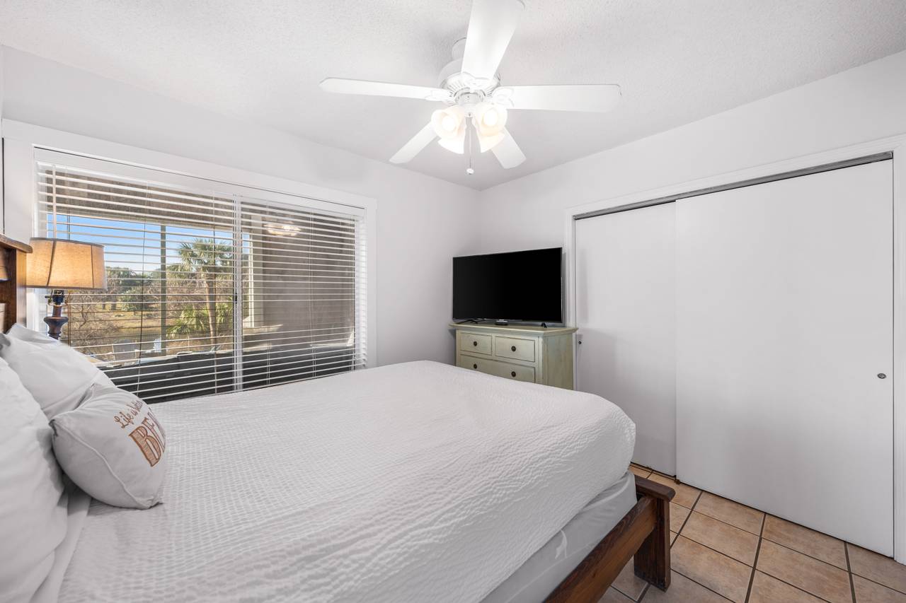 Leo_s Hideaway - King bedroom Leo_s Hideaway - King bedroom