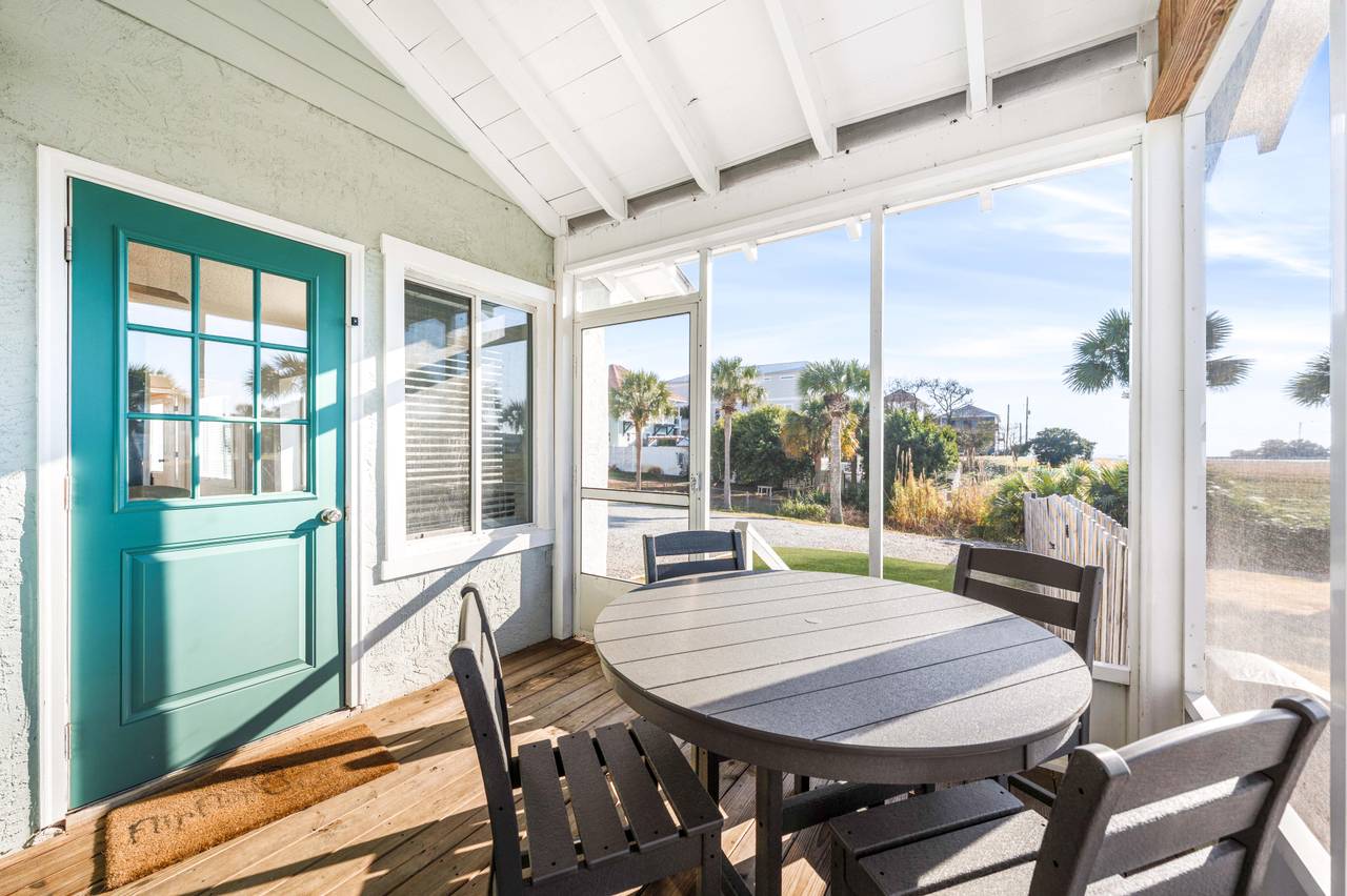 Leo_s Hideaway - Screened-in Porch Leo_s Hideaway - Screened-in Porch