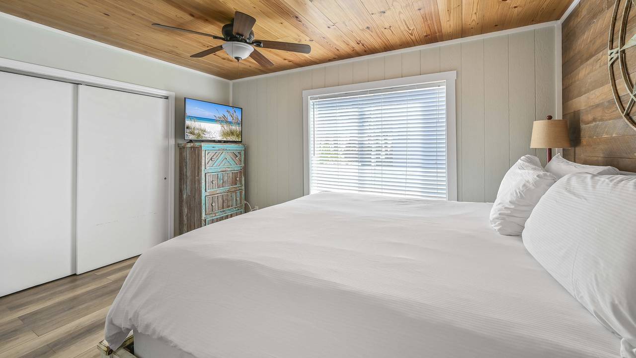 Leo's Hideaway Queen Bedroom Leo's Hideaway Queen Bedroom