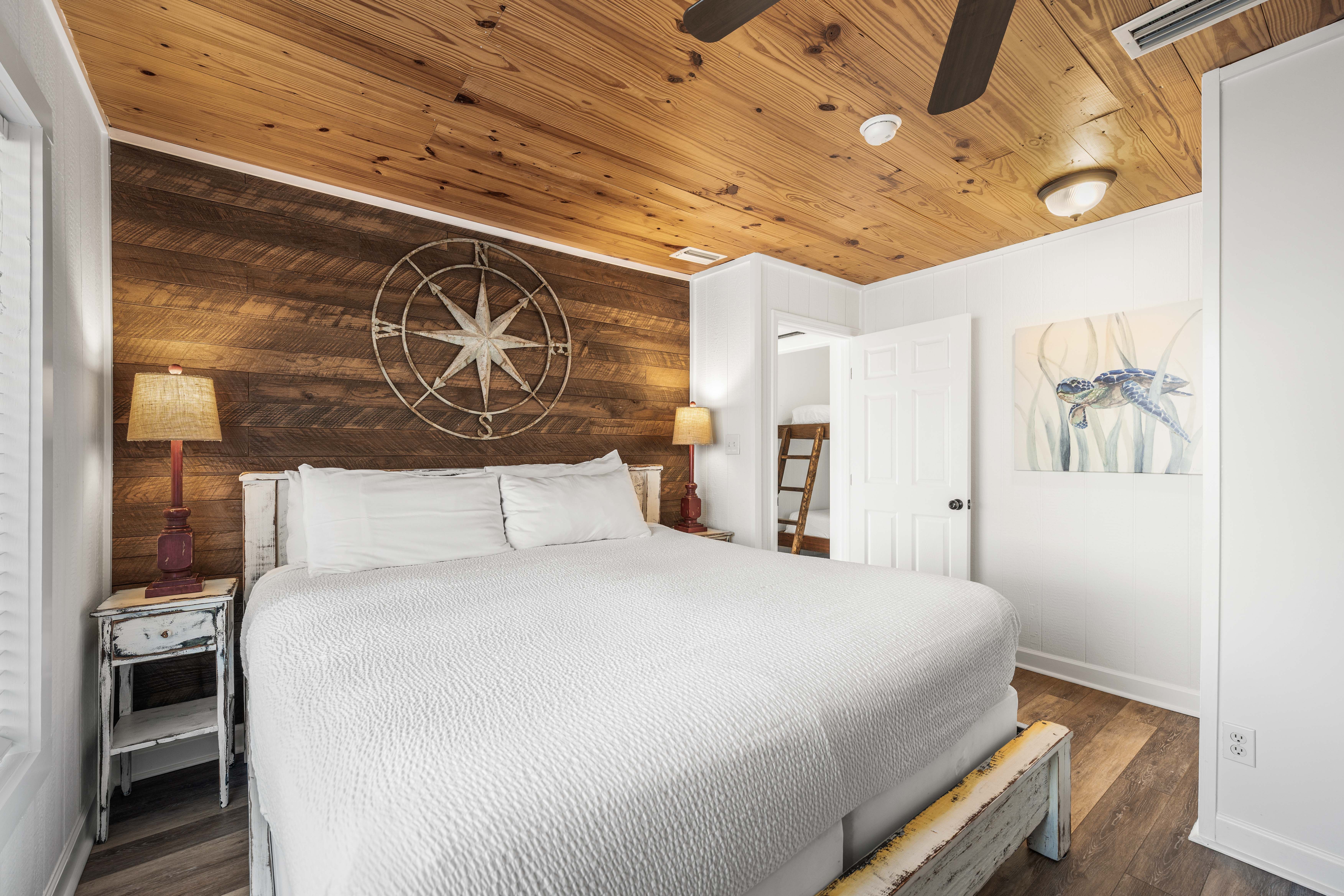 Leo_s Hideaway - Queen bedroom 2