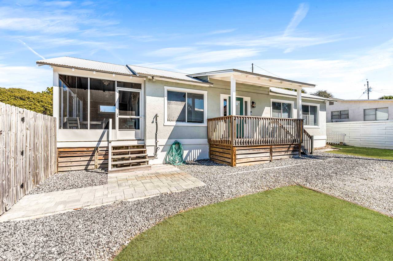 Leo_s Hideaway Leo_s Hideaway