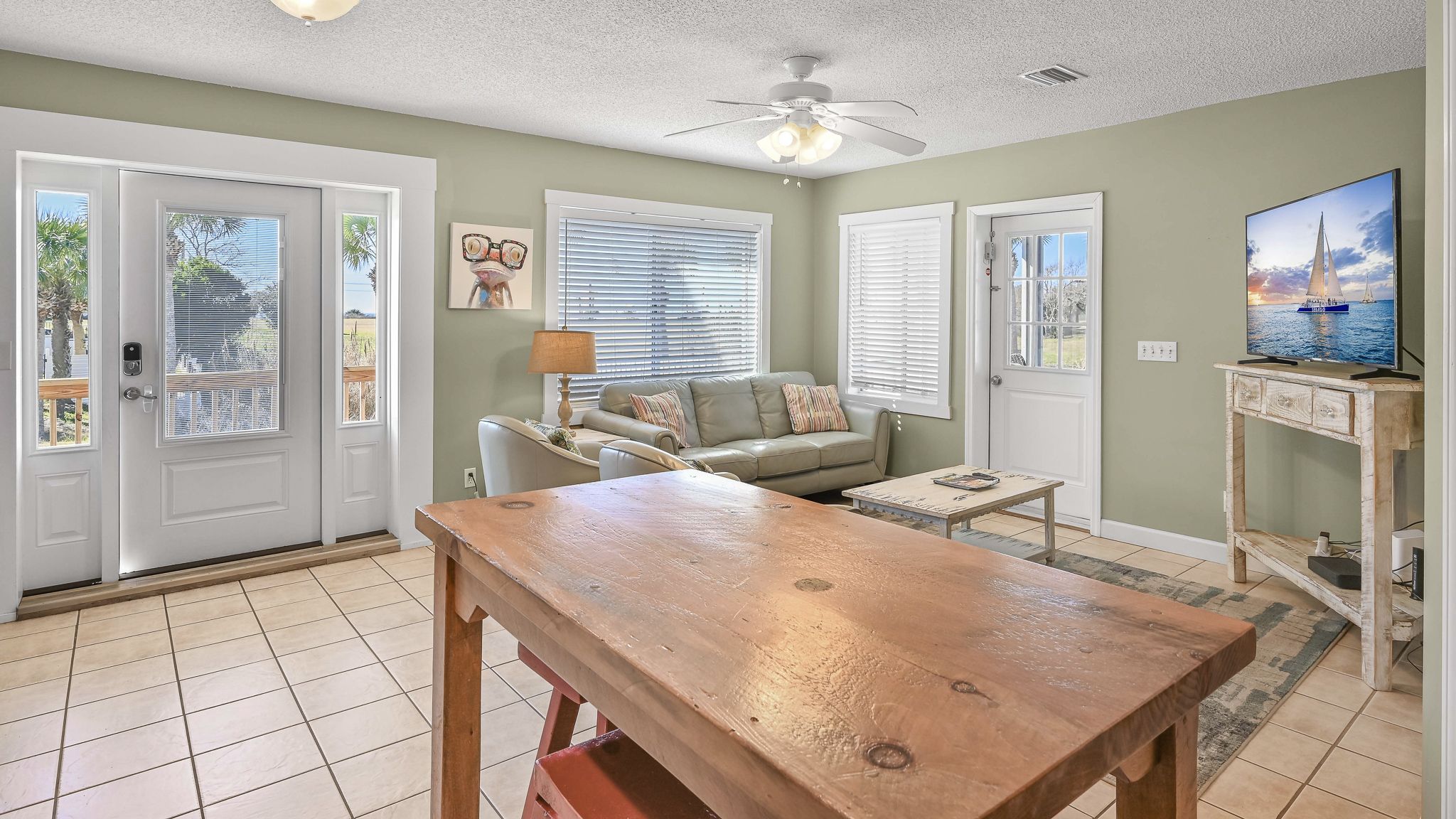 Leo's Hideaway Dining Area