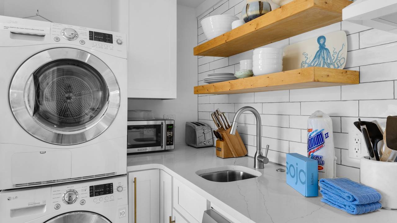 Emerald Hill 35 Kitchen & laundry area Emerald Hill 35 Kitchen & laundry area