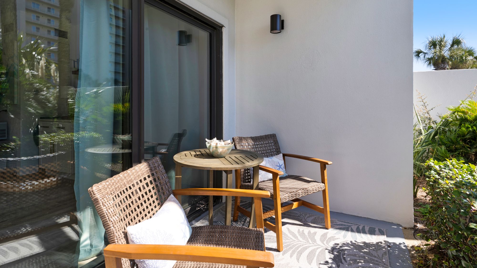 Emerald Hill 35 Patio area