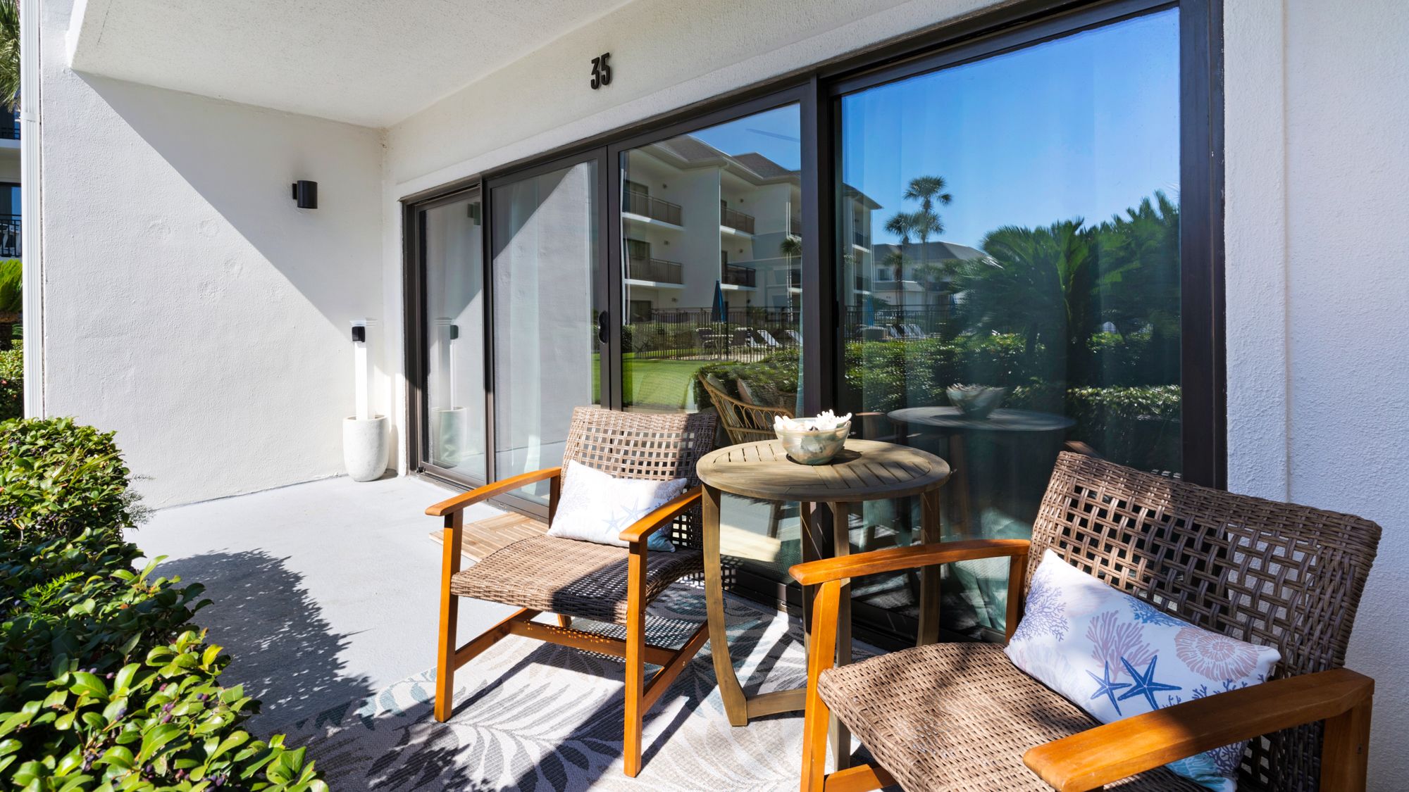 Emerald Hill 35 Patio area