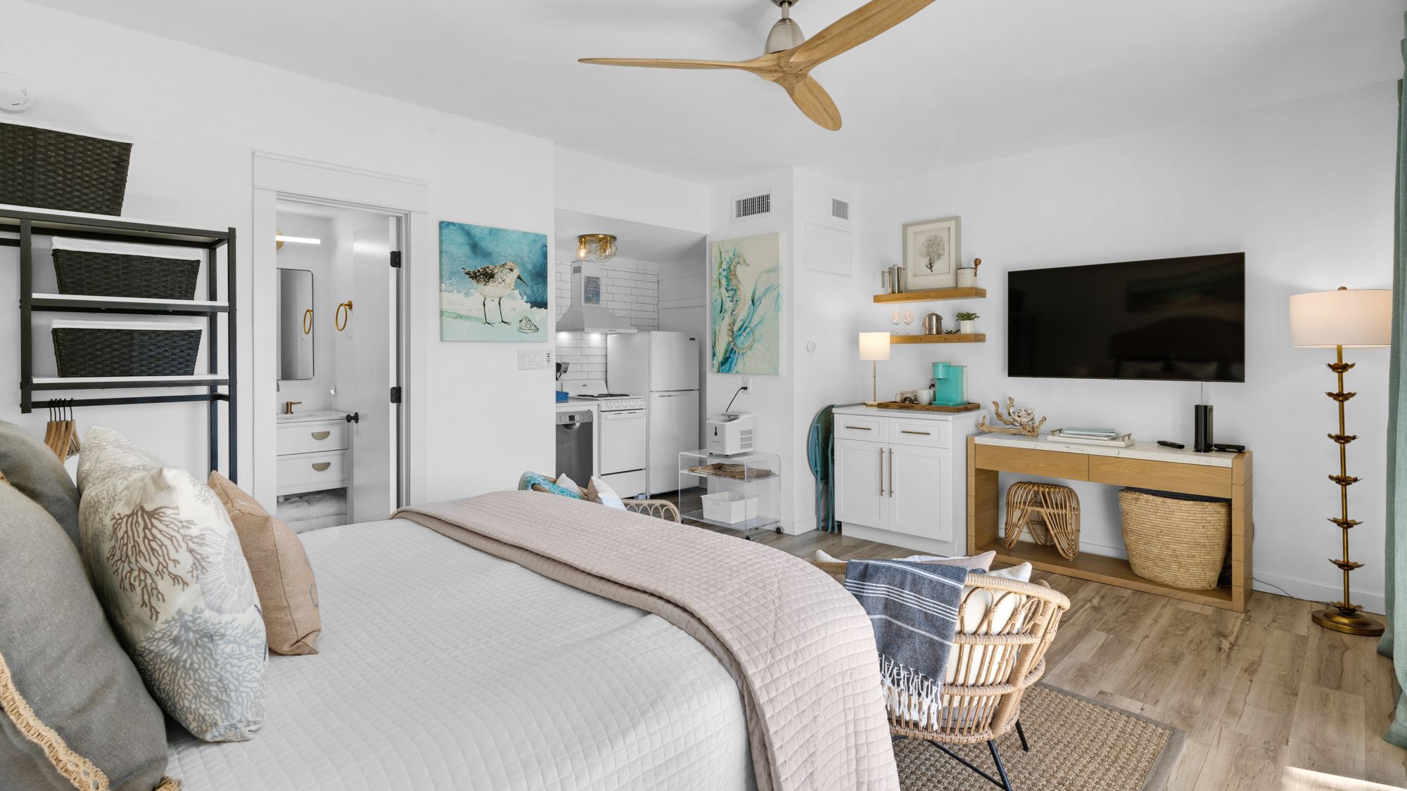 Emerald Hill 35 Bed & Living area